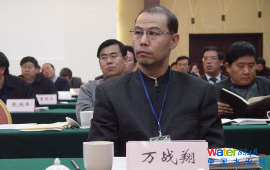 圖為中國(guó)石油天然氣集團(tuán)公司質(zhì)量與標(biāo)準(zhǔn)管理部副總工程師萬(wàn)戰(zhàn)翔。
