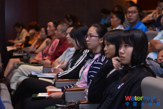 論壇吸引了高爾夫?qū)I(yè)學生參與 論壇吸引了高爾夫?qū)I(yè)學生參與