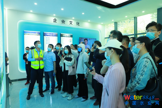 參觀楊家河水環(huán)境綜合治理項目及項目智慧水務(wù)展廳